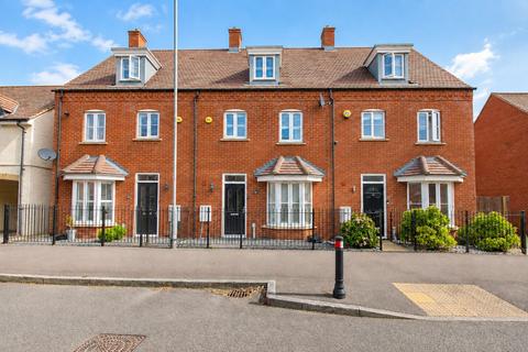 4 bedroom terraced house for sale, Tansy Avenue, Stotfold, Hitchin, SG5