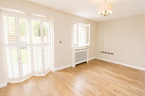 4 bedroom terraced house for sale, Tansy Avenue, Stotfold, Hitchin, SG5