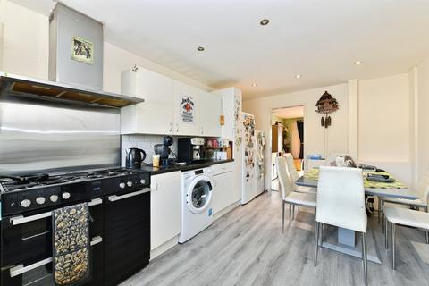 3 bedroom end of terrace house for sale, Ogilvie Square, Calne