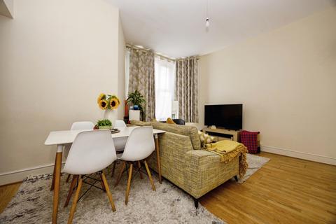 2 bedroom flat for sale, London Road, Guildford, Surrey, GU1