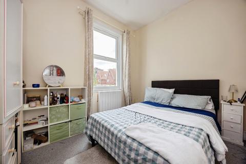2 bedroom flat for sale, London Road, Guildford, Surrey, GU1