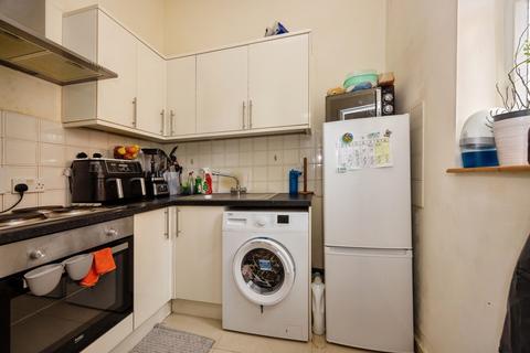 2 bedroom flat for sale, London Road, Guildford, Surrey, GU1