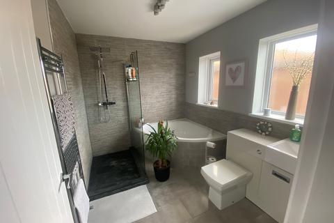 4 bedroom detached house for sale, North Close, Royston, Barnsley