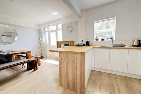 4 bedroom semi-detached house for sale, Langstone Road, Baffins