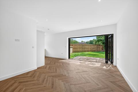 3 bedroom bungalow for sale, Gatesmead, Lovelace Gardens , Surbiton KT6