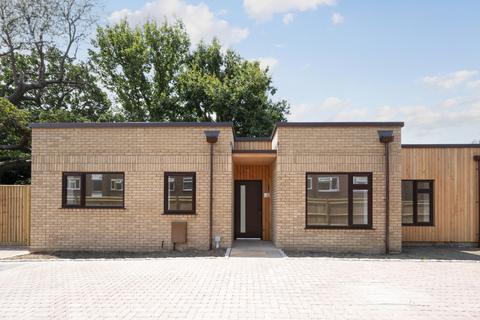 3 bedroom bungalow for sale, Gatesmead, Lovelace Gardens , Surbiton KT6