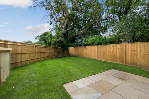 3 bedroom bungalow for sale, Gatesmead, Lovelace Gardens , Surbiton KT6