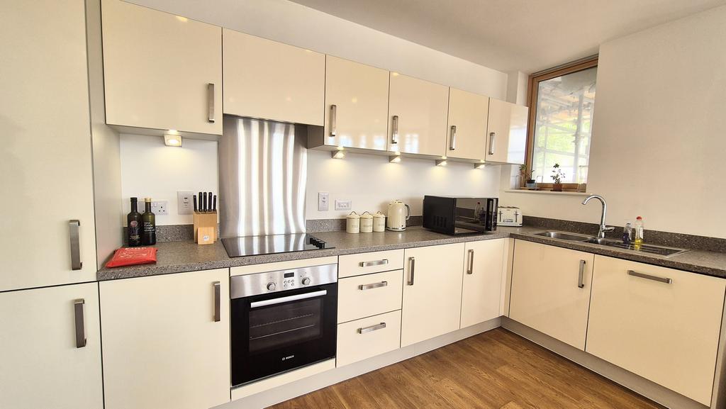 The Crescent, Bristol, BS1 - View 2