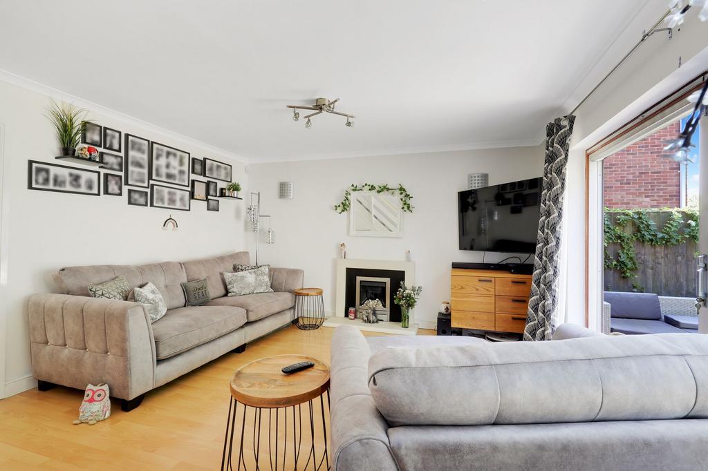 House in Nottingham, Gedling - View 2