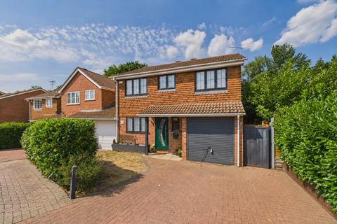 4 bedroom link detached house for sale, Dovedale Close, Heath Park, Sandhurst, Berkshire, GU47