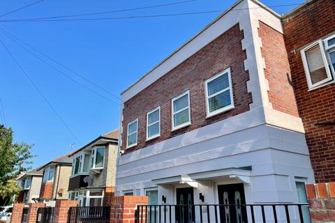 2 bed flat/apartment for rent in Ashton Road, Bournemouth, Dorset, BH9