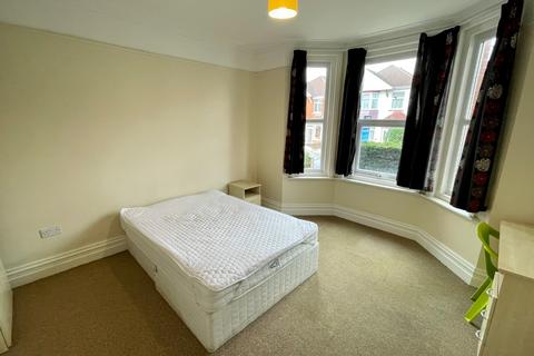 6 bedroom detached house to rent, Frederica Road, Bournemouth, Dorset, BH9