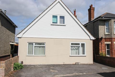 5 bed detached house for rent in Columbia Road, Bournemouth, Dorset, BH10