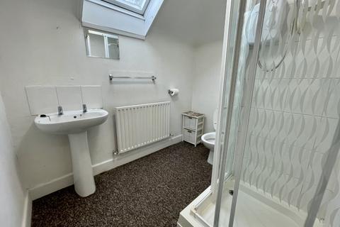 4 bedroom apartment to rent, Vale Road, Bournemouth, Dorset, BH1