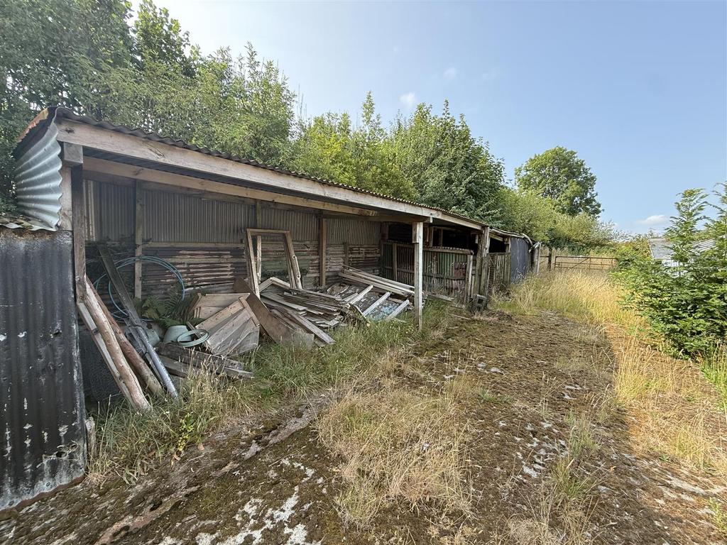 Carmarthen Road, Llanybydder - View 4