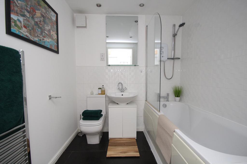Dumbarton Road, Glasgow, G11 - More