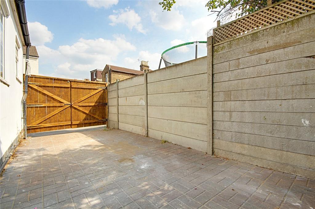 House in Edmonton - View 2