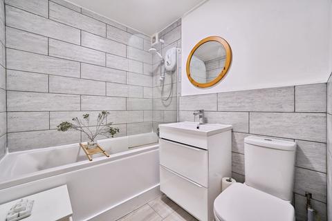 1 bedroom flat for sale, Brockway Close, London, E11