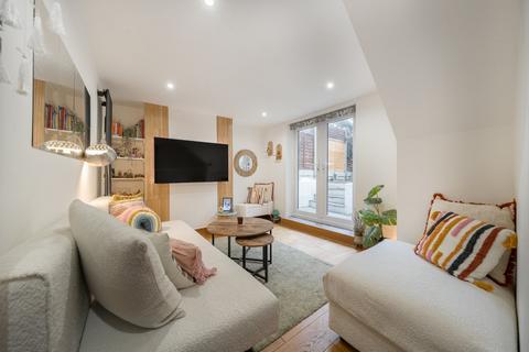 2 bedroom flat for sale, Lower Road, London, SE8