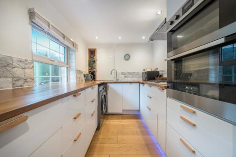 2 bedroom flat for sale, Lower Road, London, SE8