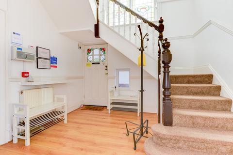 1 bedroom in a house share to rent, Osmond Road, Hove BN3