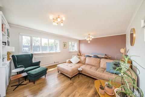 2 bedroom flat to rent, Park Court, London SE26
