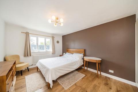 2 bedroom flat to rent, Park Court, London SE26