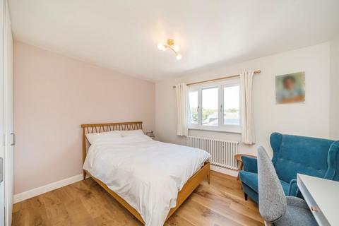 2 bedroom flat to rent, Park Court, London SE26