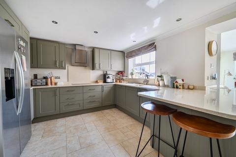 5 bedroom detached house for sale, Rose Drive, Brackley