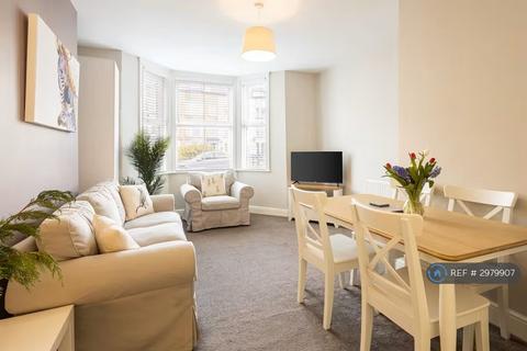 2 bed flat/apartment for rent in Trafalgar Square, Scarborough, YO12