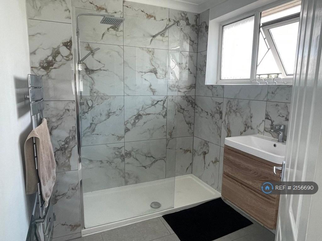 North Drive, Orpington, BR6 - More