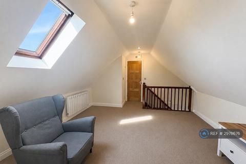 1 bedroom penthouse to rent, Eastcote Road, Northampton, NN7