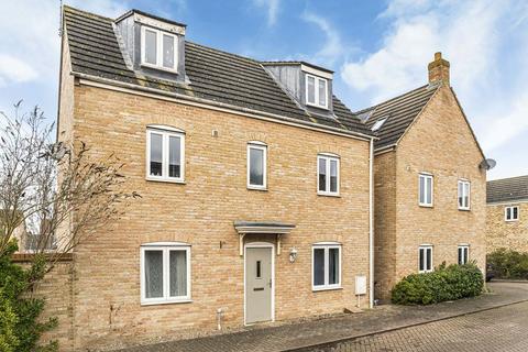 4 bed detached house for rent in Collinson Crescent, Sapley, Huntingdon.