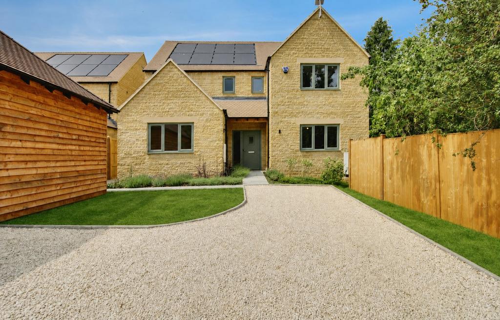 Detached house exterior, driveway