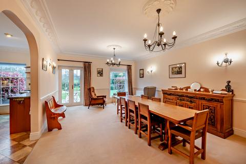 5 bedroom terraced house to rent, 4 Lindridge Park, Lindridge, TQ14