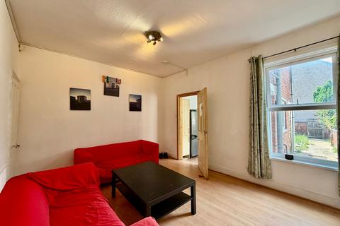 4 bedroom terraced house to rent, St. Georges Road, Coventry, CV1