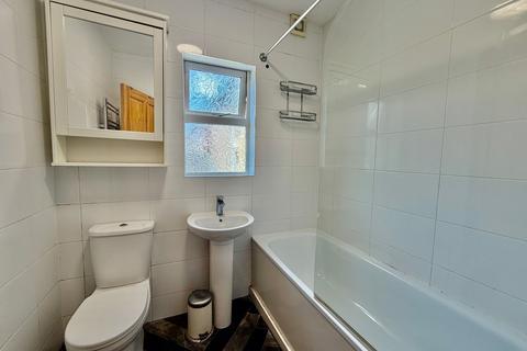 4 bedroom terraced house to rent, St. Georges Road, Coventry, CV1