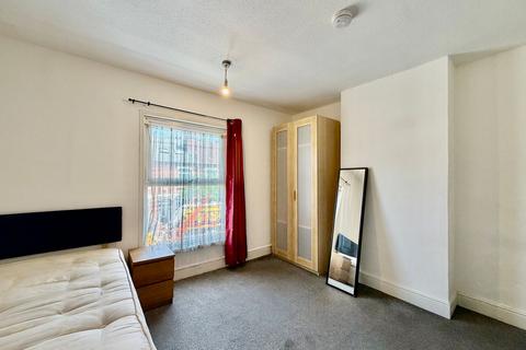 4 bedroom terraced house to rent, St. Georges Road, Coventry, CV1