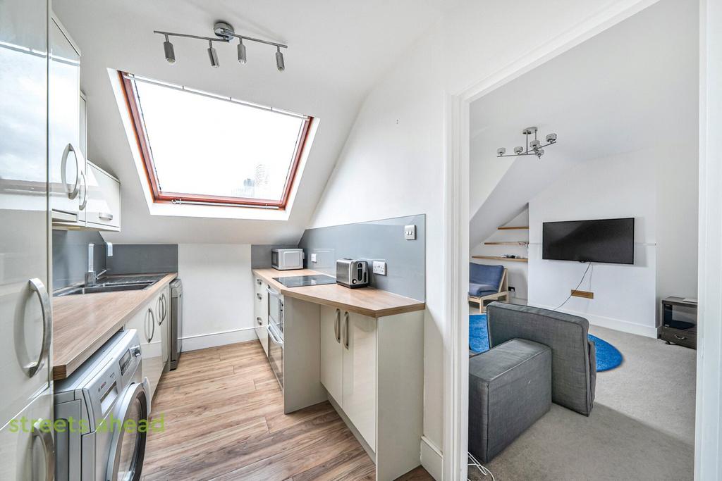 Apartment in London - View 5