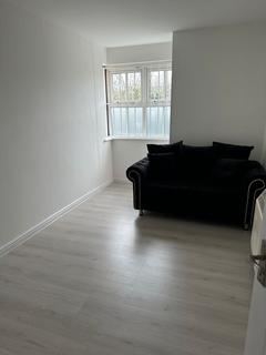 2 bedroom flat to rent, Hyacinth Close, Ilford IG1