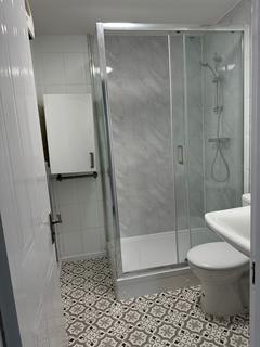 2 bedroom flat to rent, Hyacinth Close, Ilford IG1