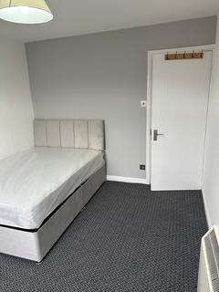 2 bedroom flat to rent, Hyacinth Close, Ilford IG1