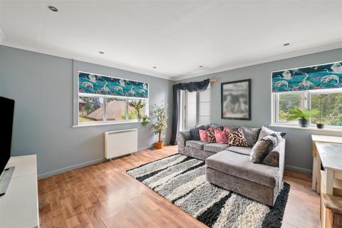 2 bedroom flat for sale, Tentelow Lane, Southall UB2