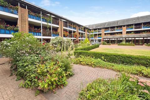 undefined, Emmbrook Court, Reading, Berkshire