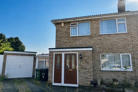 3 bedroom semi-detached house to rent, Kinross Crescent, Loughborough LE11