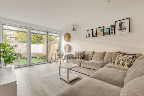 Garrick Close, London, SW18
