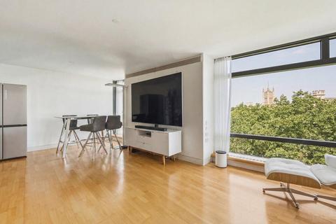3 bedroom flat to rent, Parliament View Apartments, 1 Albert Embankment, London, SE1
