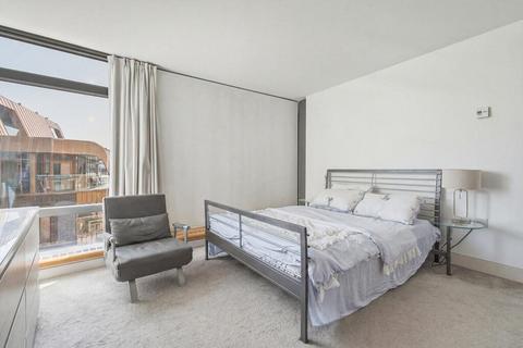 3 bedroom flat to rent, Parliament View Apartments, 1 Albert Embankment, London, SE1