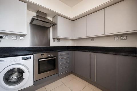 3 bedroom flat to rent, Parliament View Apartments, 1 Albert Embankment, London, SE1