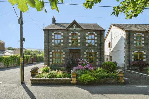 4 bedroom detached house for sale, Pentwyn Road, Ammanford SA18